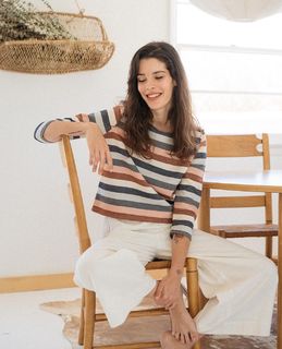 Carly Foulkes feet photo thumbnail