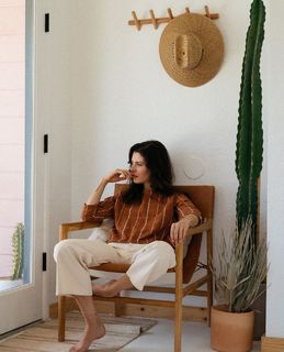 Carly Foulkes feet photo thumbnail