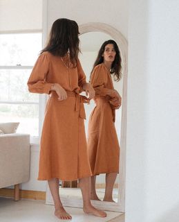 Carly Foulkes feet photo thumbnail