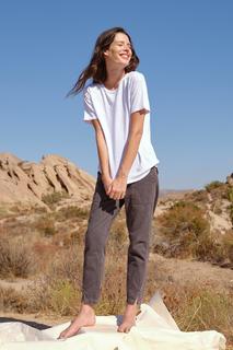 Carly Foulkes feet photo thumbnail