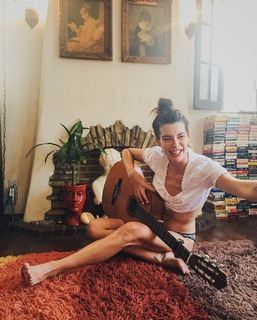 Carly Foulkes feet photo thumbnail