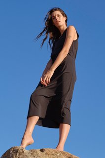 Carly Foulkes feet photo thumbnail