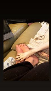 Carly Foulkes feet photo thumbnail