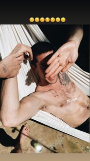 Carly Foulkes feet photo thumbnail