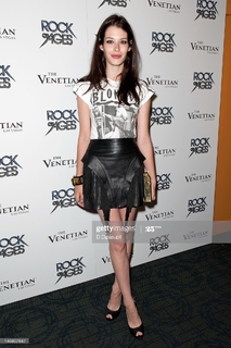 Carly Foulkes feet photo thumbnail