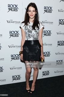 Carly Foulkes feet photo thumbnail