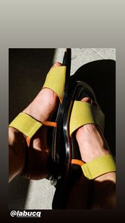Carly Foulkes feet photo thumbnail