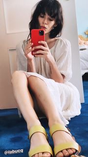 Carly Foulkes feet photo thumbnail