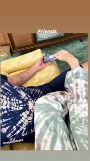 Carly Foulkes feet photo thumbnail