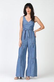 Carly Foulkes feet photo thumbnail