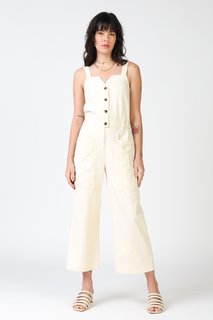 Carly Foulkes feet photo thumbnail