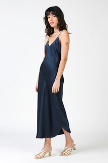 Carly Foulkes feet photo thumbnail