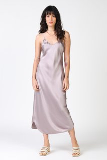 Carly Foulkes feet photo thumbnail