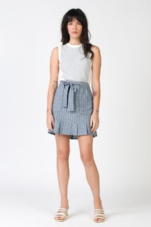 Carly Foulkes feet photo thumbnail