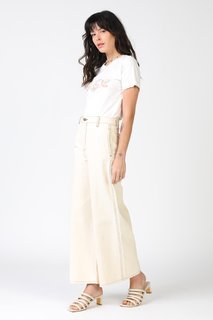 Carly Foulkes feet photo thumbnail