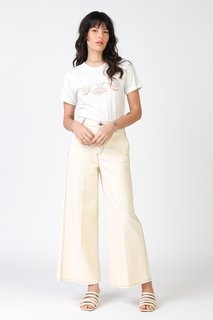 Carly Foulkes feet photo thumbnail