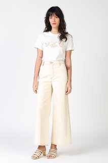 Carly Foulkes feet photo thumbnail