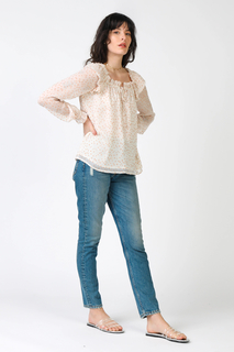 Carly Foulkes feet photo thumbnail