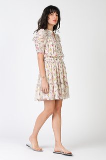 Carly Foulkes feet photo thumbnail