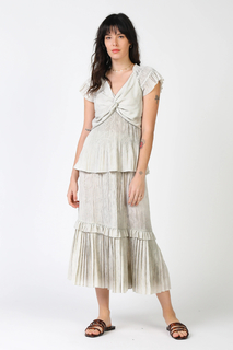 Carly Foulkes feet photo thumbnail