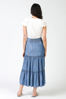 Carly Foulkes feet photo thumbnail