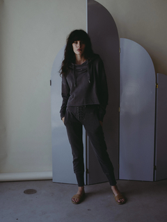 Carly Foulkes feet photo thumbnail