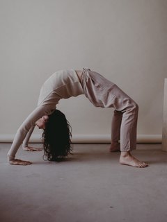 Carly Foulkes feet photo thumbnail