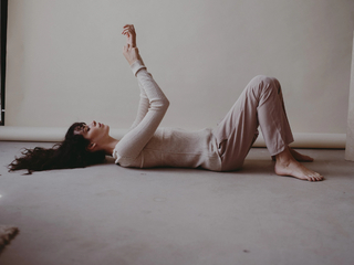 Carly Foulkes feet photo thumbnail