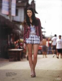 Carly Foulkes feet photo thumbnail