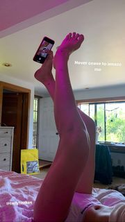 Carly Foulkes feet photo thumbnail