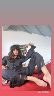 Carly Foulkes feet photo thumbnail