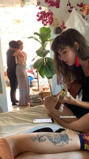 Carly Foulkes feet photo thumbnail