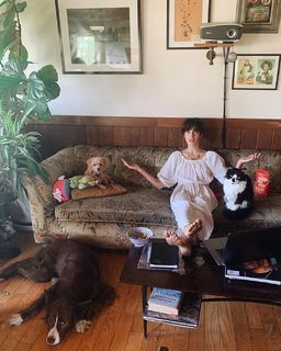 Carly Foulkes feet photo thumbnail