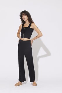 Carly Foulkes feet photo thumbnail