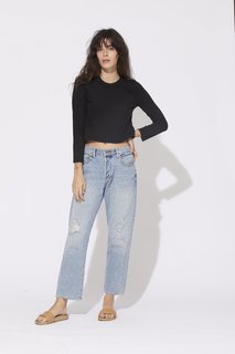 Carly Foulkes feet photo thumbnail