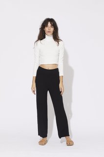 Carly Foulkes feet photo thumbnail