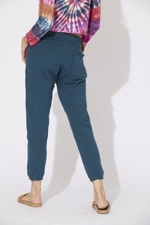 Carly Foulkes feet photo thumbnail