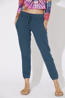 Carly Foulkes feet photo thumbnail