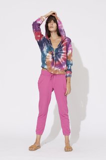 Carly Foulkes feet photo thumbnail