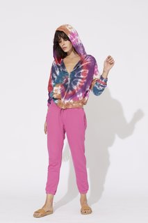 Carly Foulkes feet photo thumbnail