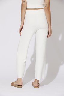 Carly Foulkes feet photo thumbnail