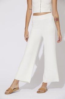 Carly Foulkes feet photo thumbnail