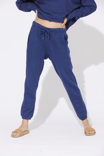 Carly Foulkes feet photo thumbnail