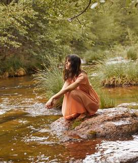 Carly Foulkes feet photo thumbnail