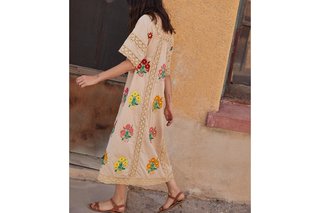 Carly Foulkes feet photo thumbnail