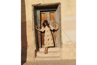 Carly Foulkes feet photo thumbnail