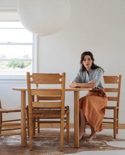 Carly Foulkes feet photo thumbnail