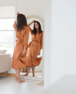 Carly Foulkes feet photo thumbnail