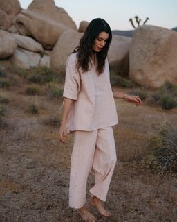 Carly Foulkes feet photo thumbnail