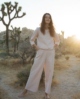 Carly Foulkes feet photo thumbnail